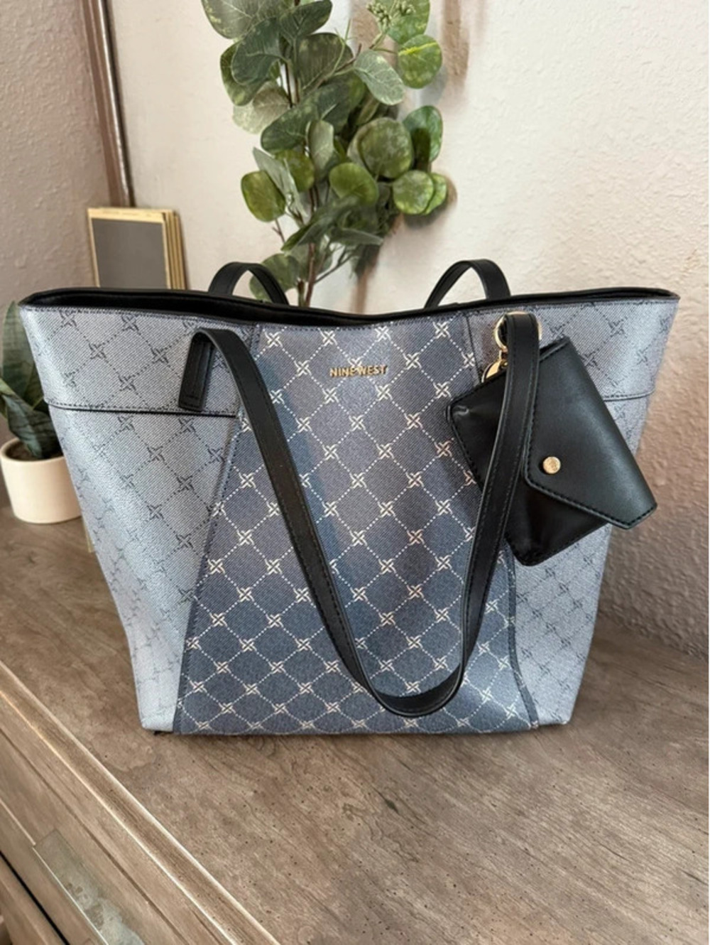Nine west shoulder purse with matching keychain